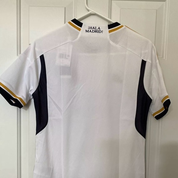 Real Madrid YOUTH Jersey - Picture 2 of 3